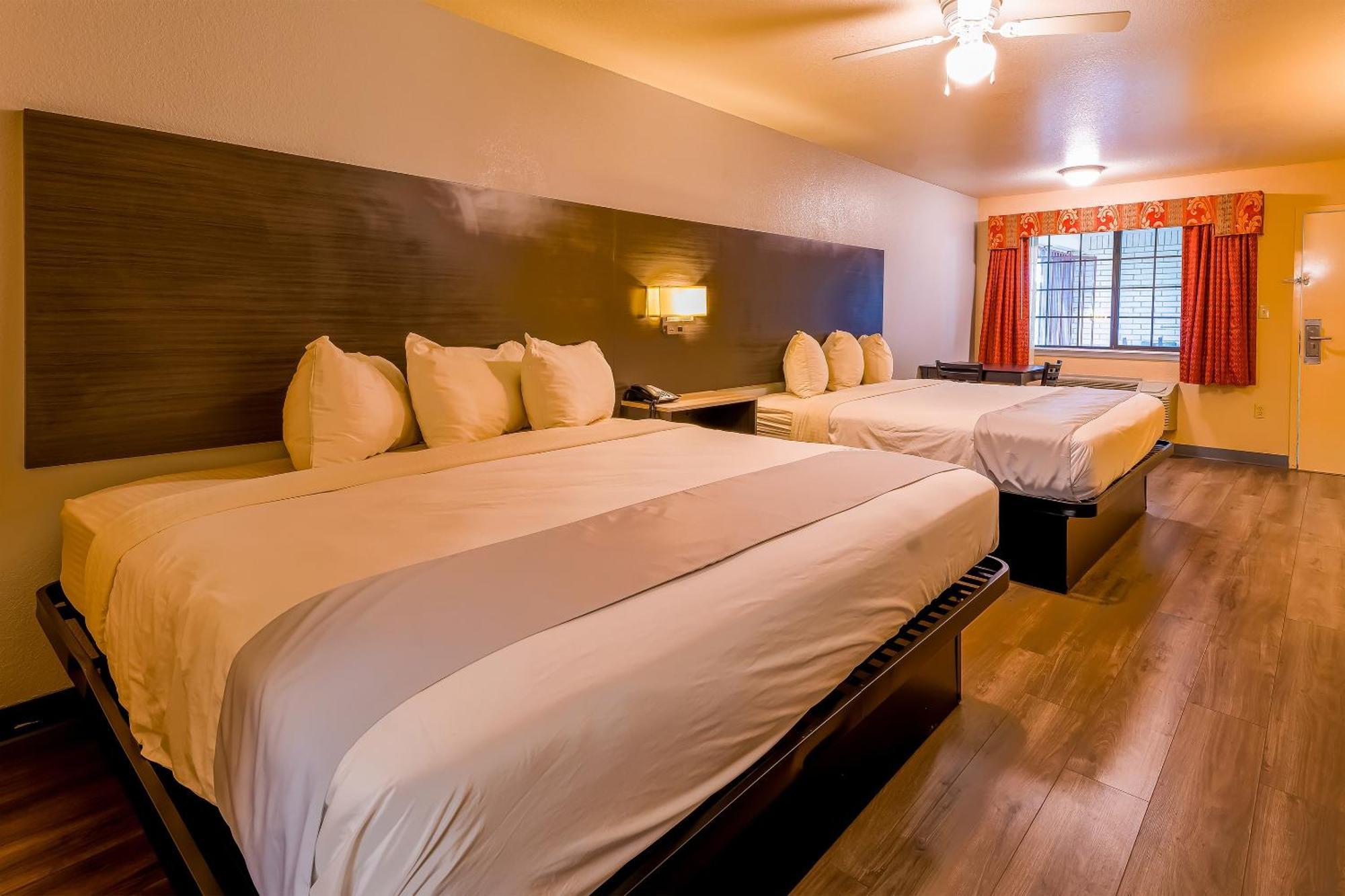 OYO Hotel Yoakum West Buitenkant foto